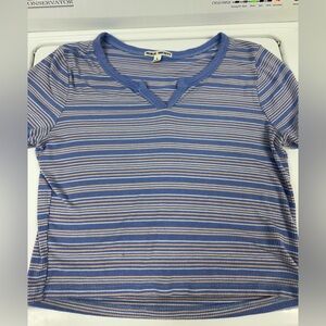 WOMENS STRIPED V-NECK CROPPED TEE!! NEW NEVER WORN!!